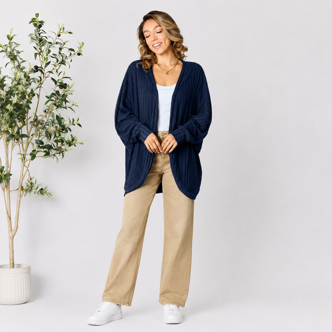 Relaxed-fit ribbed cardigan for women in black