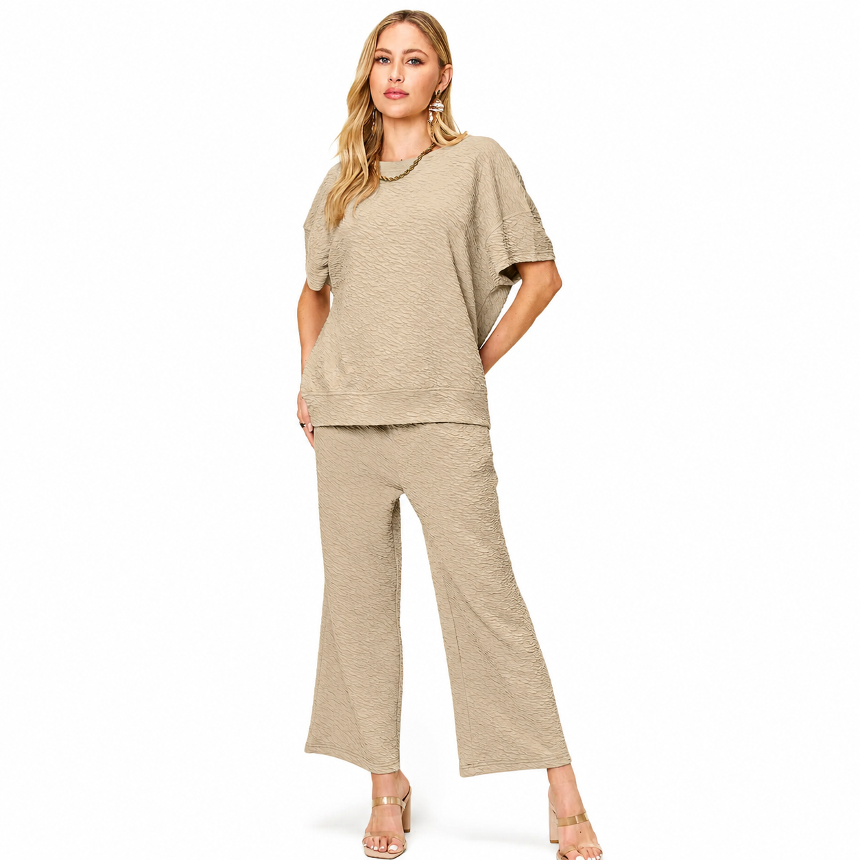Women's casual two-piece outfit with wide leg pants